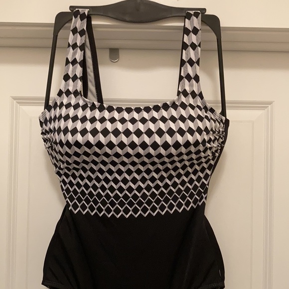 Reebok Swimwear - Picture 3 of 4